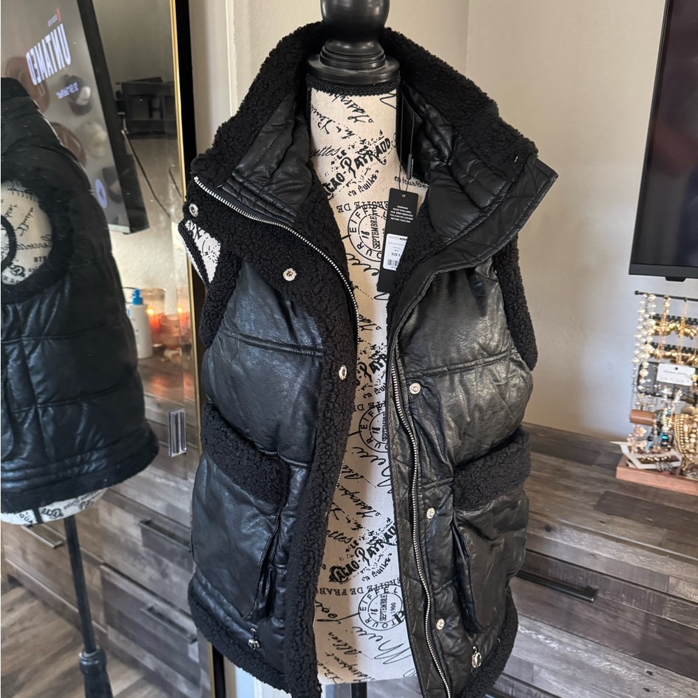 Fashion Nova Black Quilted Vest with Faux Fur